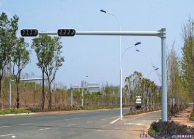 Çin 7m Yükseklik İkili Kol Trafik Sinyal Kutbu, Driveway Yoluyla Galvanizli Çelik Kutup Tedarikçi