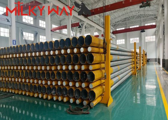 Farklı uygulamalar için çapraz kol aksesuarları ile özelleştirilebilir tasarım yükü 300-1000kg 33kv Çelik güç direği